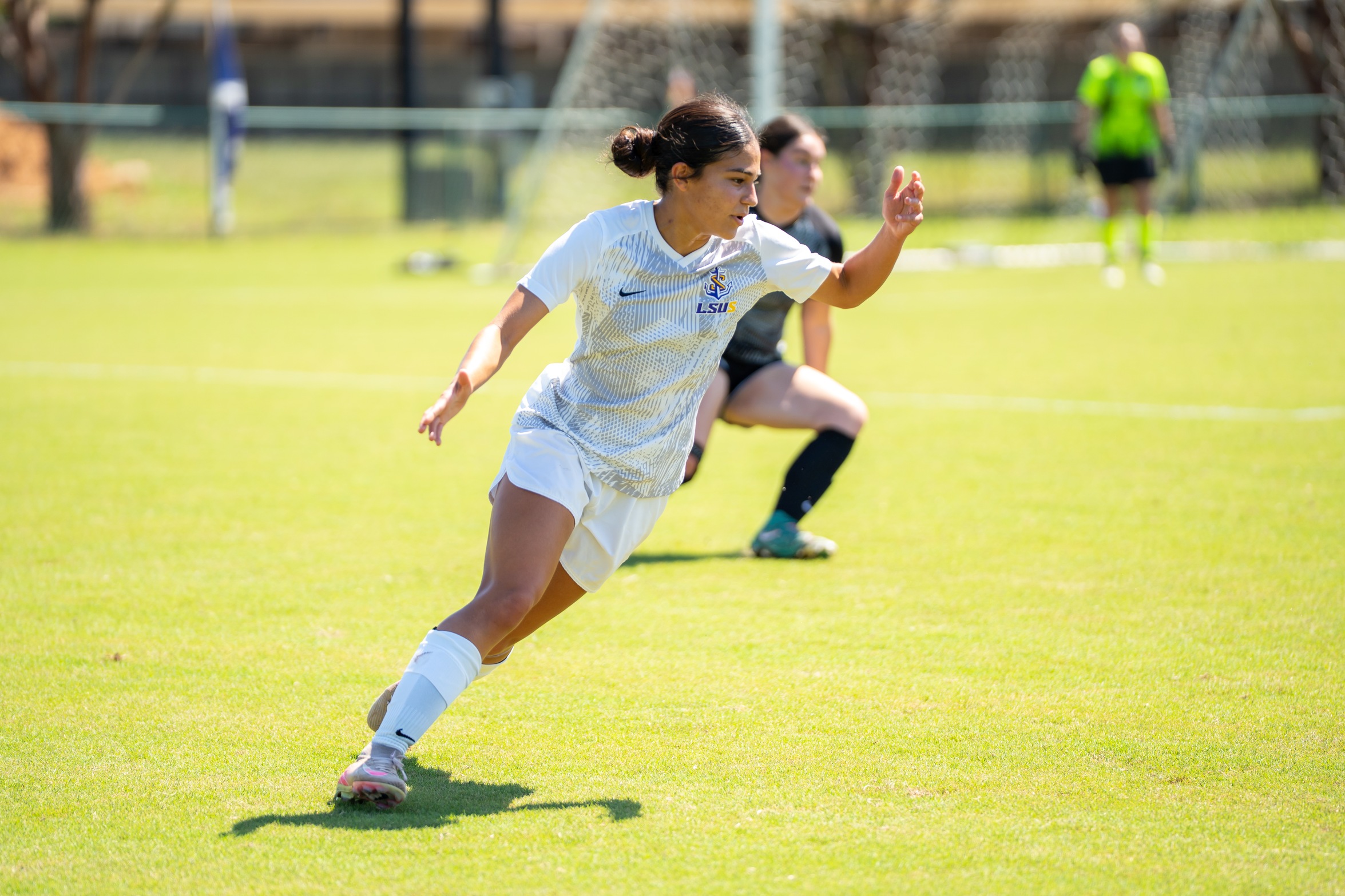 Halee Hernadez in actin action against North American. Photo Credit: Gracie Youngblood