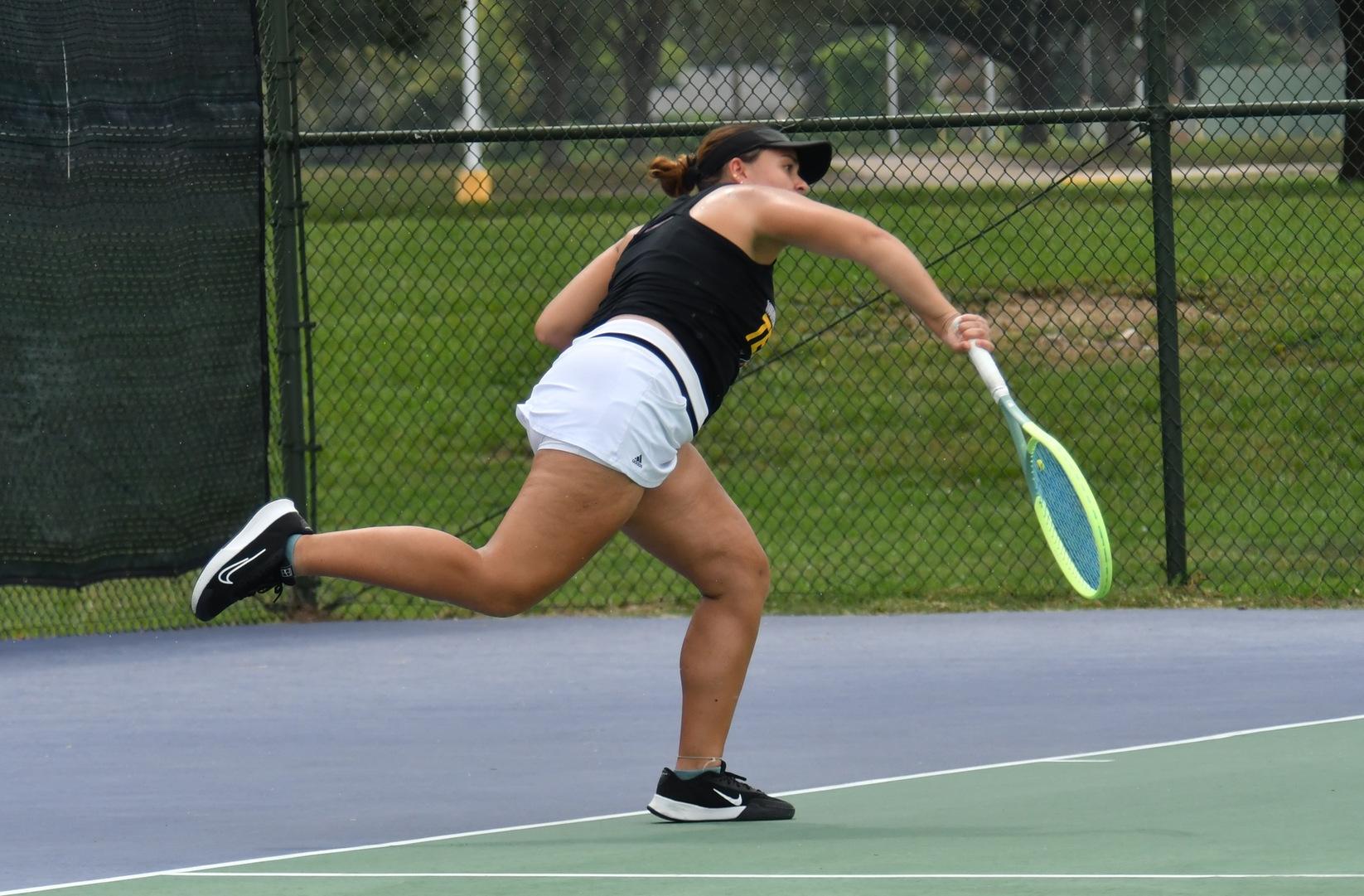 Gomez Comes Out Victorious as Women's Tennis Takes on ITA New Orleans